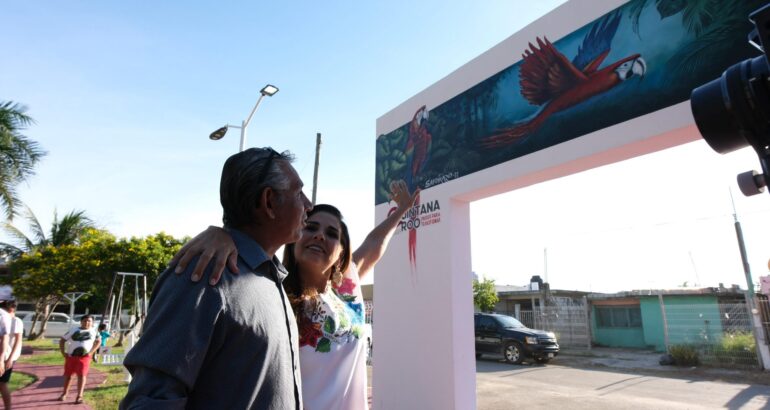 Para el bienestar de casi 2 mil familias de la colonia 8 de Octubre, la gobernadora Mara Lezama Espinosa les entregó el rescatado y remodelado parque 4 de Marzo a través del programa “Que Brille Chetumal”, al que se sumaron jóvenes del Colegio de Bachilleres.