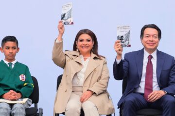 Clara Brugada y Mario Delgado dan el banderazo al ciclo escolar 2025-2026 en CDMX.