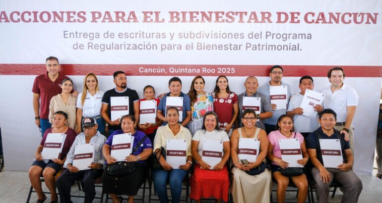 Las y los beneficiarios son de 13 colonias en regularización, que tuvieron que esperar largos años para obtener sus escrituras