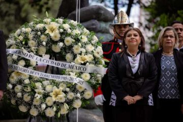 Clara Brugada rinde homenaje a víctimas de los sismos de 1985 y 2017 y anuncia programa de reforzamiento de edificios.