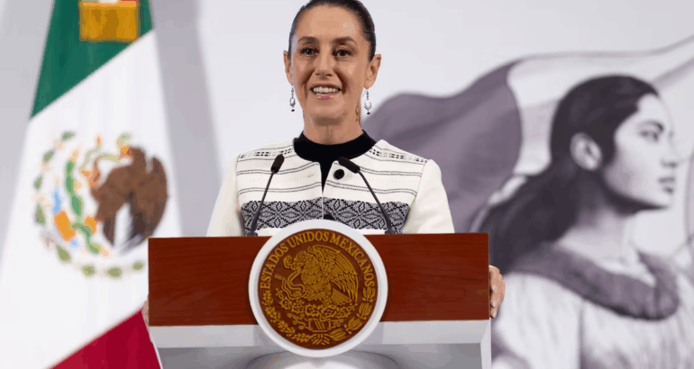 Claudia Sheinbaum en Palacio Nacional, en Ciudad de México, este viernes. Presidencia de México (EFE)