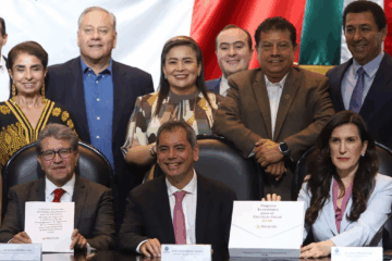 Hacienda entrega al Congreso Paquete Económico 2026 con énfasis en pensiones, deuda y programas sociales.