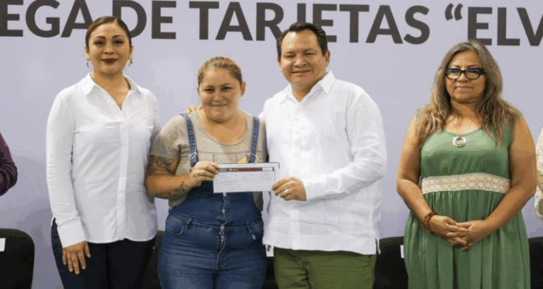 Al continuar la entrega de las tarjetas "Elvia Carrillo Puerto" del programa Mujeres Renacimiento, el Gobernador Joaquín Díaz Mena fortalece el apoyo directo a miles de mujeres yucatecas, pilar de sus hogares y comunidades.