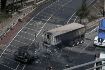 Explosión de pipa en la CDMX asciende a 10 muertos y más de 90 afectados; se investiga exceso de velocidad.