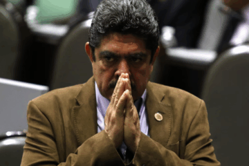 Manuel Espino sufre derrame cerebral y se encuentra en terapia intensiva.