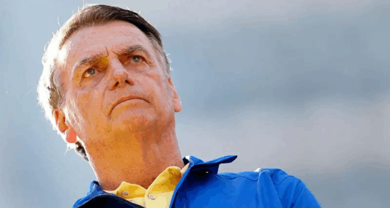 En septiembre de 2018, mientras Jair Bolsonaro hacía campaña en Juiz de Fora, una ciudad del interior del sureste de Brasil, un hombre de 40 años se abrió paso entre la multitud y apuñaló al candidato en el estómago.