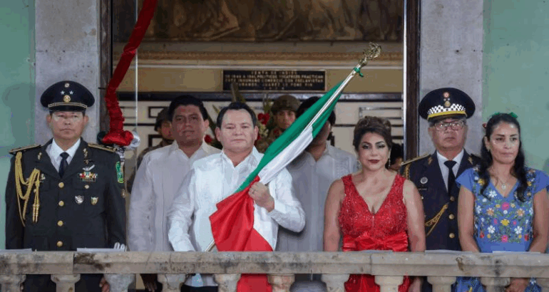 El Gobernador Joaquín Díaz Mena encabezó la ceremonia del 215 aniversario del inicio de la Independencia de México en la Plaza Grande de Mérida, ante miles de familias yucatecas, reafirmando la unidad y el orgullo patrio.