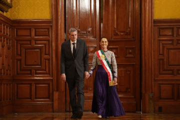 Presidenta Claudia Sheinbaum encabeza primer Grito de Independencia de México como mujer.