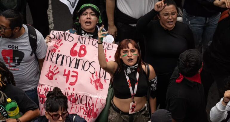 La marcha salió de la plaza de Tlatelolco hacia el Zócalo de la Ciudad de México. AUREA DEL ROSARIO