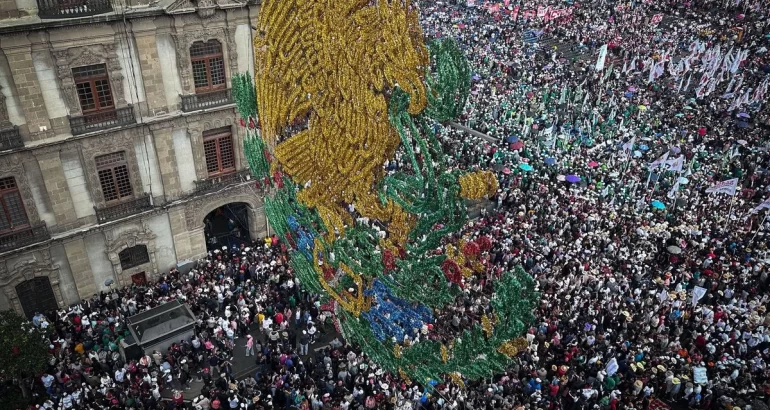 A horas de que Claudia Sheinbaum Pardo, presidenta de México encabece el evento “La Transformación Avanza” en la plancha del Zócalo Capitalino. Foto Cuartoscuro