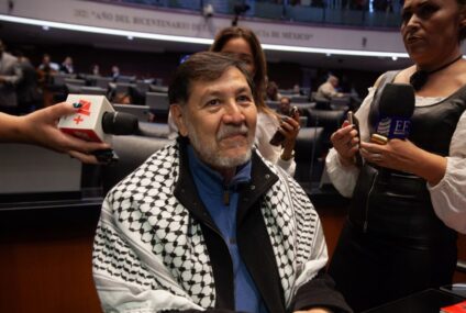 Noroña defiende vuelo privado de 14 mil dólares; Sheinbaum evita opinar.