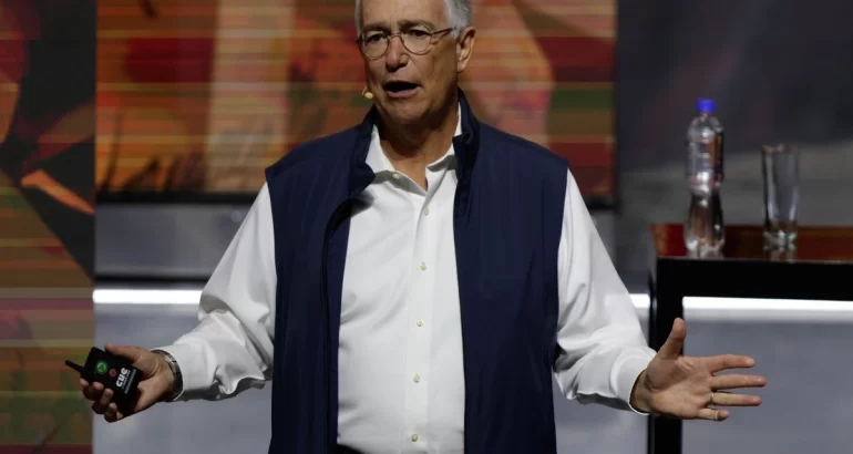 La Suprema Corte de NY publicó una notificación de multa por 21 mdd contra Ricardo Salinas Pliego, dueño de Tv Azteca, por violar una orden judicial de hace más de un año en un proceso legal con AT&T. Foto Cuartoscuro / Archivo