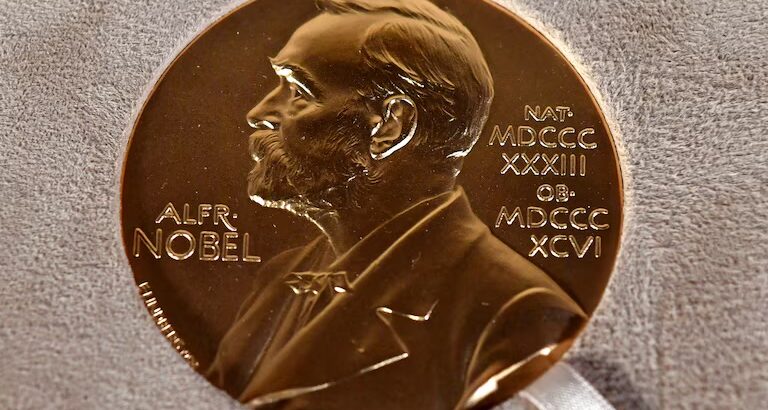 La medalla del Premio Nobel de la Paz (Foto Angela Weiss/Pool Photo vía AP)