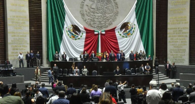 Aumentarán los derechos por servicios migratorios extraordinarios a vuelos no regulares. Créditos: Cuartoscuro