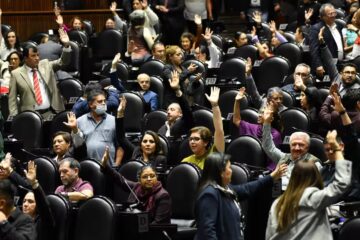 Diputados aprueban Ley de Ingresos 2026 con más recaudación y deuda controlada.
