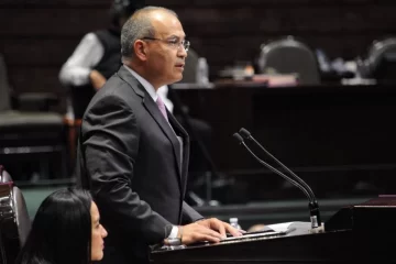 Carlos Treviño sigue detenido en Estados Unidos; Sheinbaum aclara versiones de liberación.