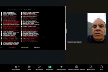 Entre raquetazos y votaciones: captan a Cuauhtémoc Blanco jugando pádel en plena sesión del Congreso. Entre raquetazos y votaciones: captan a Cuauhtémoc Blanco jugando pádel en plena sesión del Congreso.