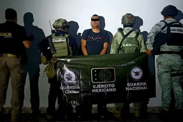 Detienen en Michoacán a líder criminal por asesinato del presidente de citricultores de Apatzingán. Detienen en Michoacán a líder criminal por asesinato del presidente de citricultores de Apatzingán.
