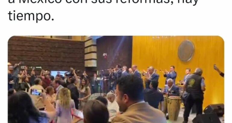 Critican a diputados de Morena por bailar con la Sonora Santanera en medio de la emergencia por inundaciones