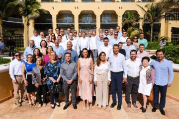 Gobernadora Mara Lezama impulsa alianza estratégica con empresarios para fortalecer el turismo en Quintana Roo. Gobernadora Mara Lezama impulsa alianza estratégica con empresarios para fortalecer el turismo en Quintana Roo.