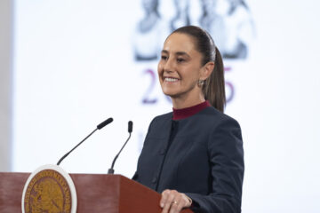 Claudia Sheinbaum refuerza apoyo a familias afectadas por lluvias en Veracruz y Puebla.