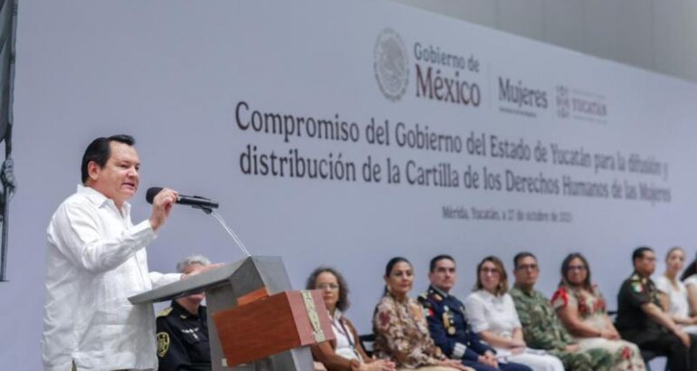 El Gobernador Joaquín Díaz Mena signó una carta compromiso para difundir y distribuir la Cartilla de Derechos de las Mujeres, instrumento que impulsa la Presidenta Claudia Sheinbaum Pardo.