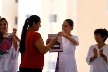Claudia Sheinbaum entrega 225 viviendas nuevas, 497 liberaciones de hipoteca y 193 escrituras