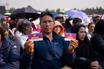 Clara Brugada entrega de 35 mil nuevos vales del programa Mercomuna