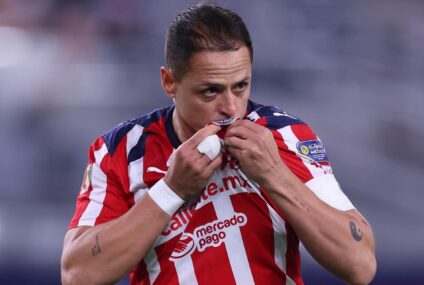 Javier Hernandez se va de Chivas; el club lo hace oficial.
