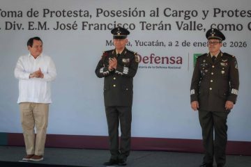 Joaquín Díaz Mena asiste a toma de protesta del nuevo comandante de la X Región Militar
