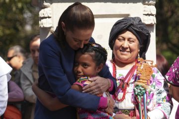 Develación de esculturas de mujeres ancestras en el Paseo de las Heroínas