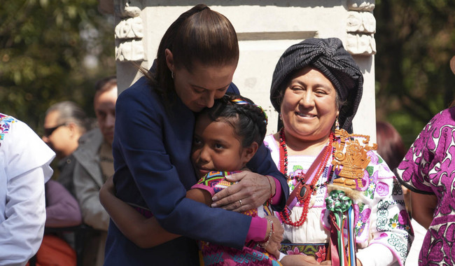 Develación de esculturas de mujeres ancestras en el Paseo de las Heroínas Develación de esculturas de mujeres ancestras en el Paseo de las Heroínas