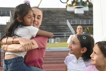 México no se vende, no se rinde y está de pie siempre por su pueblo