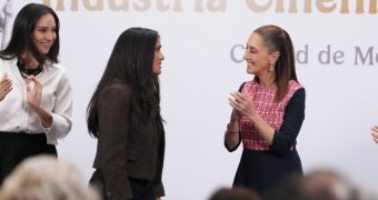 Salma Hayek reconoce el apoyo de la presidenta Sheinbaum a la industria cinematográfica Salma Hayek reconoce el apoyo de la presidenta Sheinbaum a la industria cinematográfica