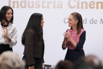 Salma Hayek reconoce el apoyo de la presidenta Sheinbaum a la industria cinematográfica
