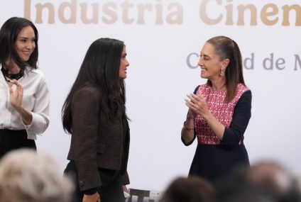 Salma Hayek reconoce el apoyo de la presidenta Sheinbaum a la industria cinematográfica