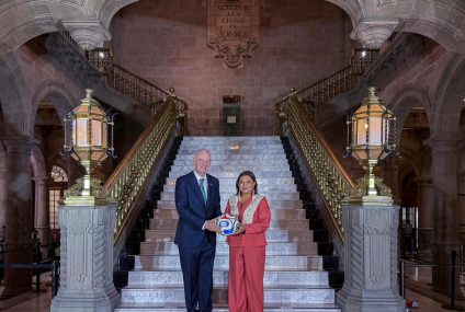 Clara Brugada se reúne con el Presidente de la FIFA