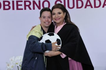 Brugada encabeza atención a más de 4 mil personas en Audiencia Ciudadana en el Zócalo