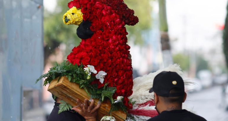 Sepultan a ‘el Mencho’ en Zapopan; su féretro fue dorado