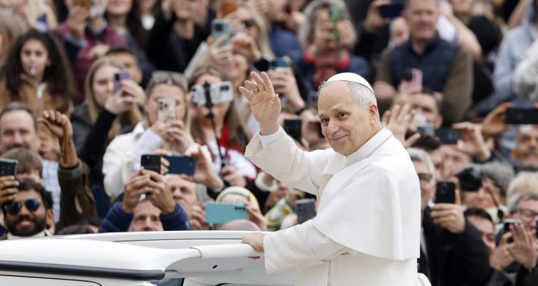 Implora la paz para el “mundo entero”León XIV