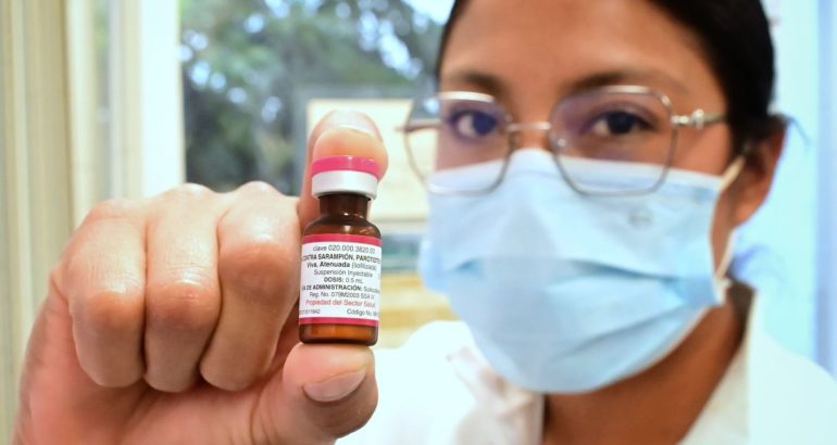 Sarampión sigue a la baja; se han aplicado 18.3 millones de vacunas desde febrero; afirma gobierno. Sarampión sigue a la baja; se han aplicado 18.3 millones de vacunas desde febrero; afirma gobierno.