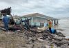 Restaurante colapsa por fuertes olas en Playa Bagdad de Matamoros, Tamaulipas.